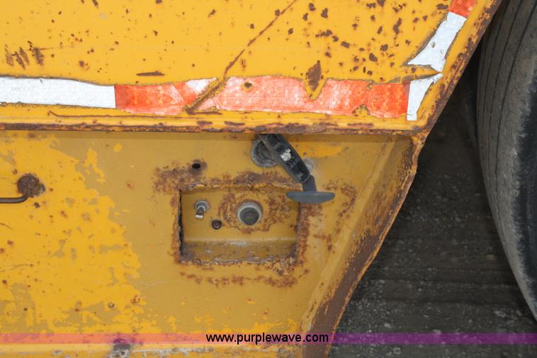 image for item 4962 1978 Hyster 50 ton low-boy trailer