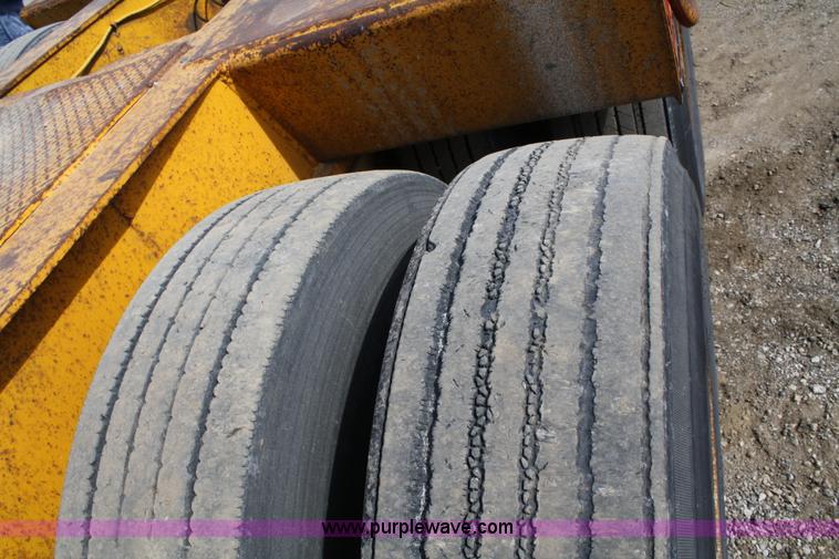 image for item 4962 1978 Hyster 50 ton low-boy trailer