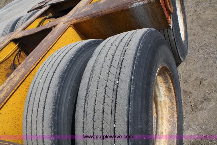 image for item 4962 1978 Hyster 50 ton low-boy trailer