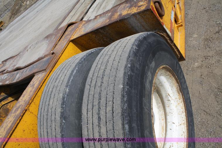 image for item 4962 1978 Hyster 50 ton low-boy trailer