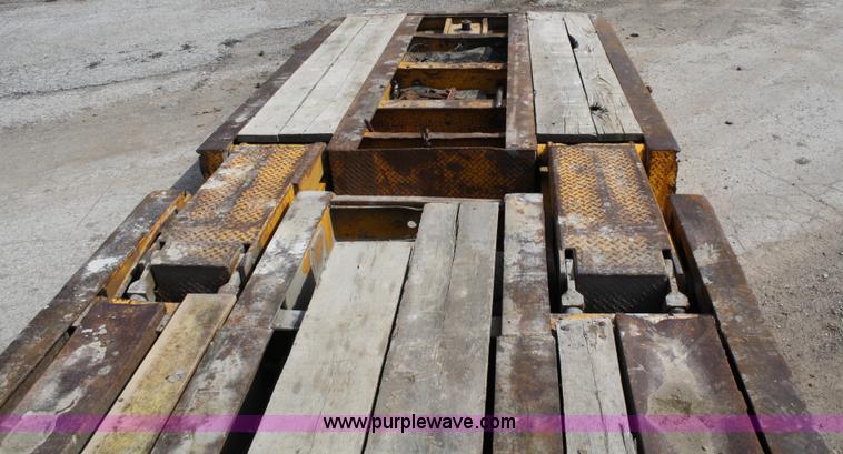 image for item 4962 1978 Hyster 50 ton low-boy trailer