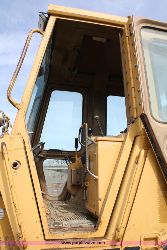 image for item 4964 1992 Caterpillar 953 track loader