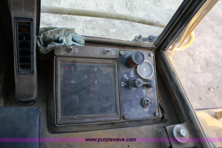 image for item 4964 1992 Caterpillar 953 track loader