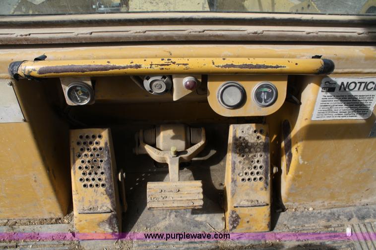 image for item 4964 1992 Caterpillar 953 track loader