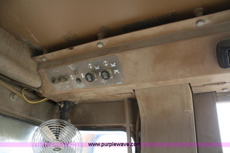 image for item 4964 1992 Caterpillar 953 track loader