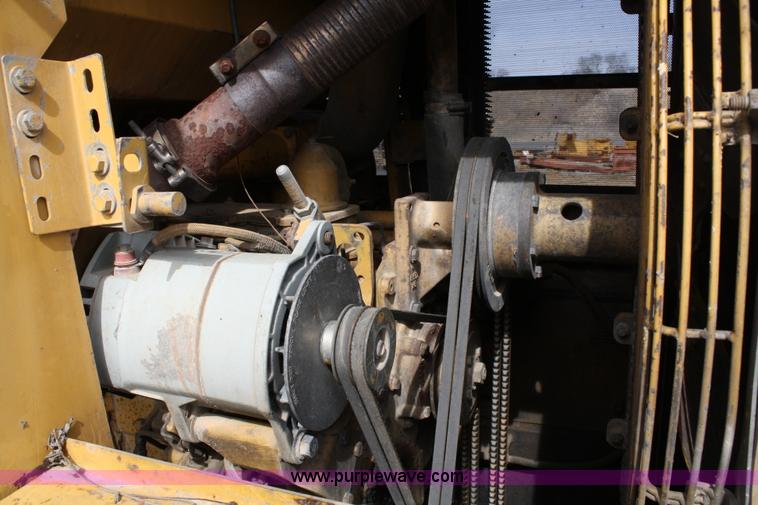 image for item 4964 1992 Caterpillar 953 track loader