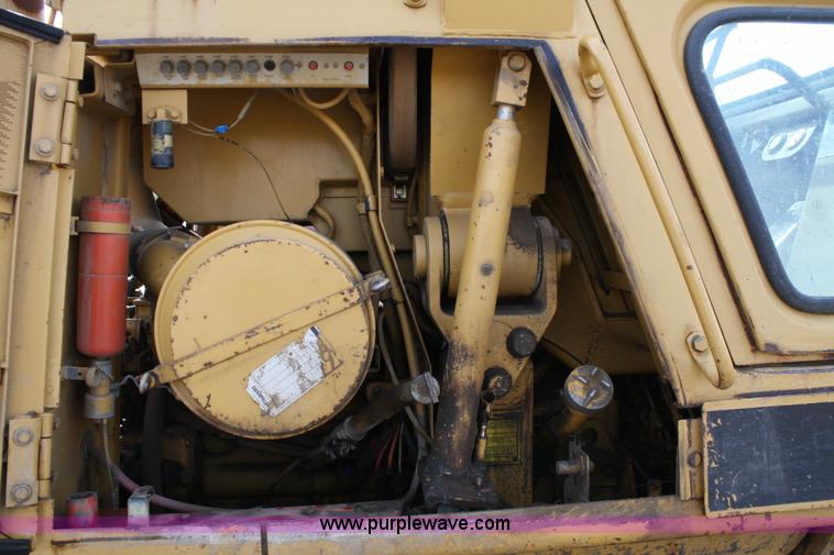 image for item 4964 1992 Caterpillar 953 track loader