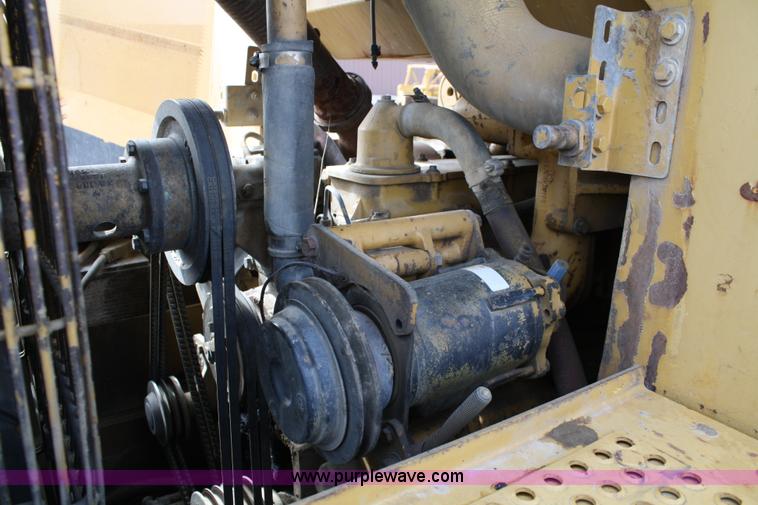 image for item 4964 1992 Caterpillar 953 track loader