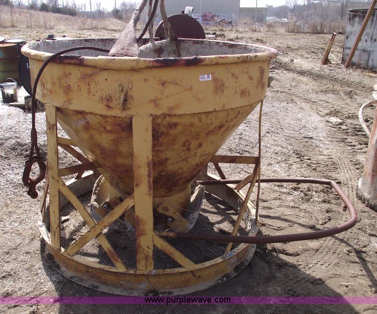 image for item 5370 1 1/2 yard concrete bucket