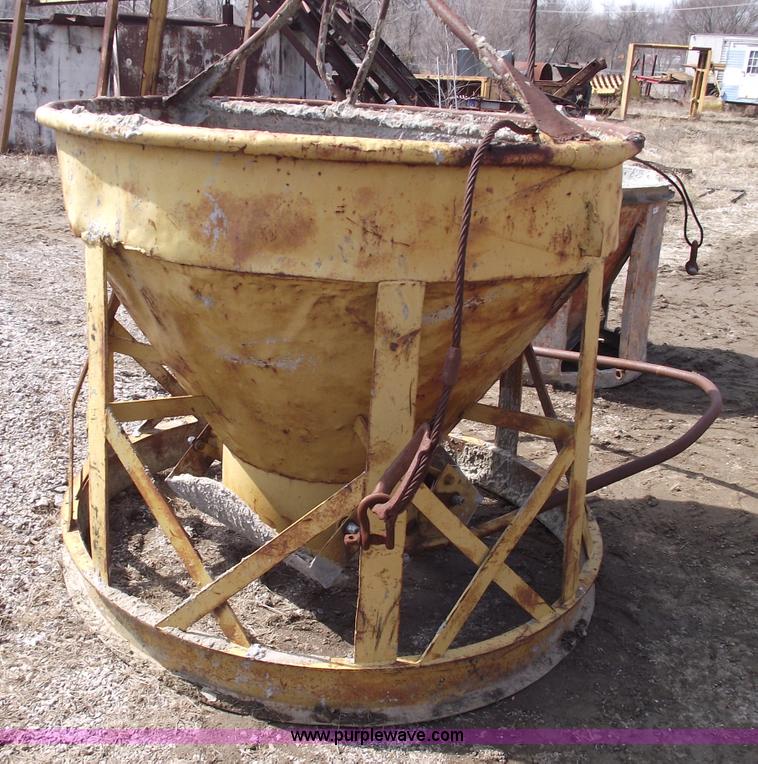 image for item 5370 1 1/2 yard concrete bucket