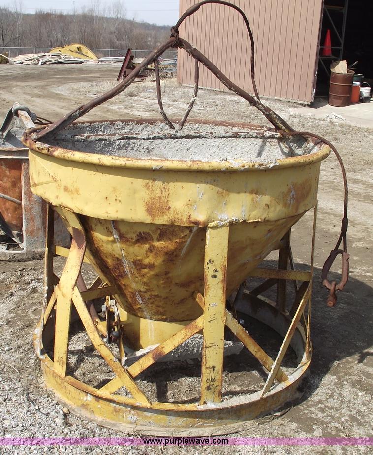 image for item 5370 1 1/2 yard concrete bucket