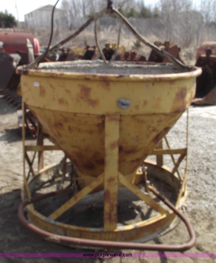 image for item 5370 1 1/2 yard concrete bucket