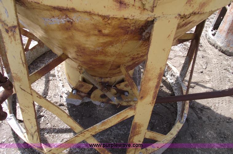 image for item 5370 1 1/2 yard concrete bucket