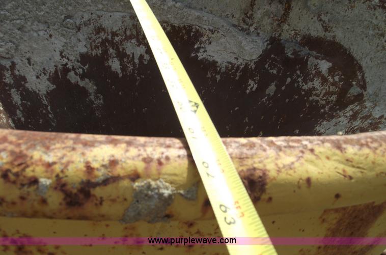 image for item 5370 1 1/2 yard concrete bucket