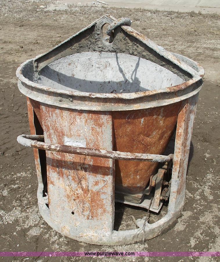 1/2 yard concrete bucket in Tonganoxie, KS Item 5371 sold Purple Wave