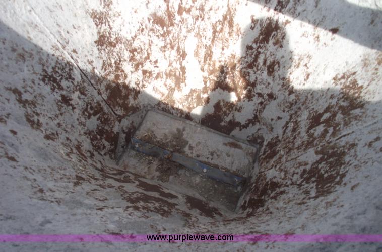 image for item 5371 1/2 yard concrete bucket