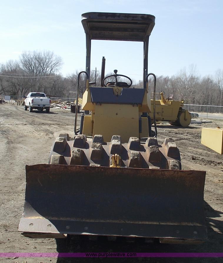 image for item 5587 Bomag 142 PDB-2 sheeps foot roller