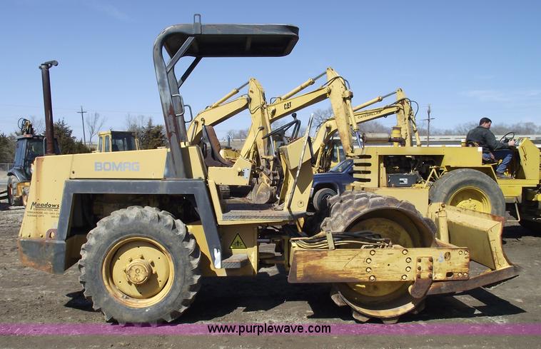 image for item 5587 Bomag 142 PDB-2 sheeps foot roller