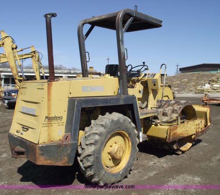 image for item 5587 Bomag 142 PDB-2 sheeps foot roller