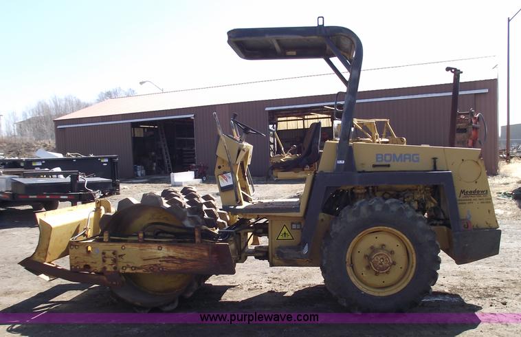 image for item 5587 Bomag 142 PDB-2 sheeps foot roller