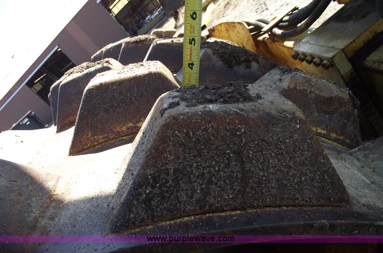 image for item 5587 Bomag 142 PDB-2 sheeps foot roller