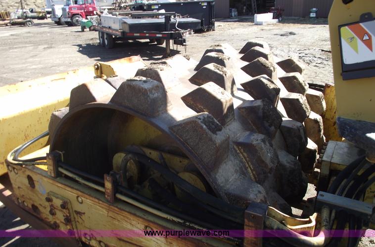 image for item 5587 Bomag 142 PDB-2 sheeps foot roller