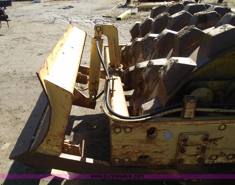 image for item 5587 Bomag 142 PDB-2 sheeps foot roller