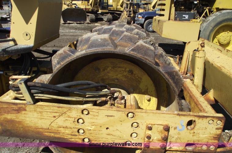 image for item 5587 Bomag 142 PDB-2 sheeps foot roller