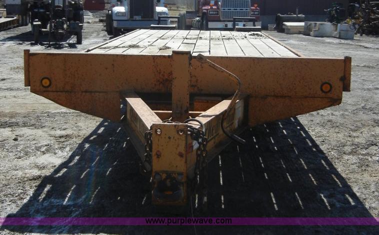 image for item 8542 2001 Redi Haul trailer
