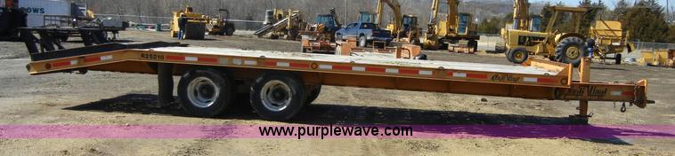 image for item 8542 2001 Redi Haul trailer
