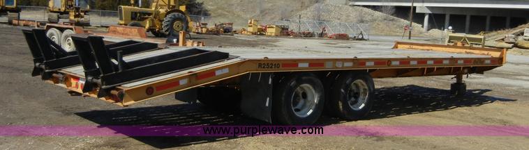 image for item 8542 2001 Redi Haul trailer