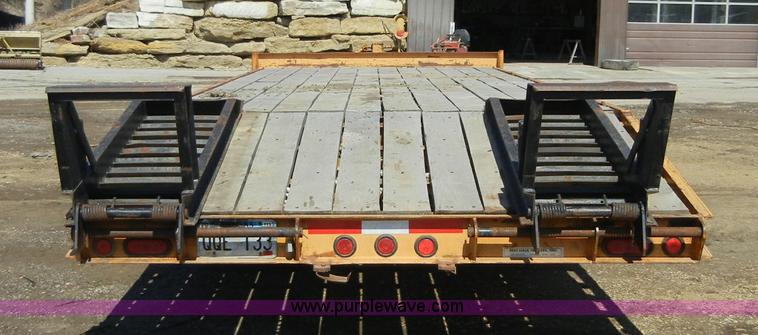 image for item 8542 2001 Redi Haul trailer