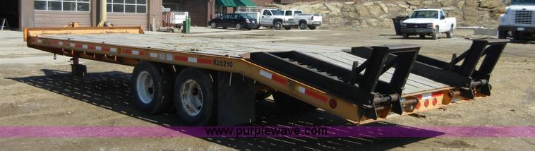 image for item 8542 2001 Redi Haul trailer