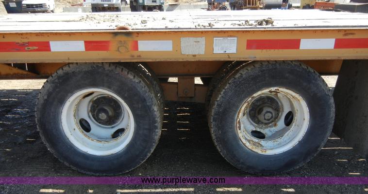 image for item 8542 2001 Redi Haul trailer