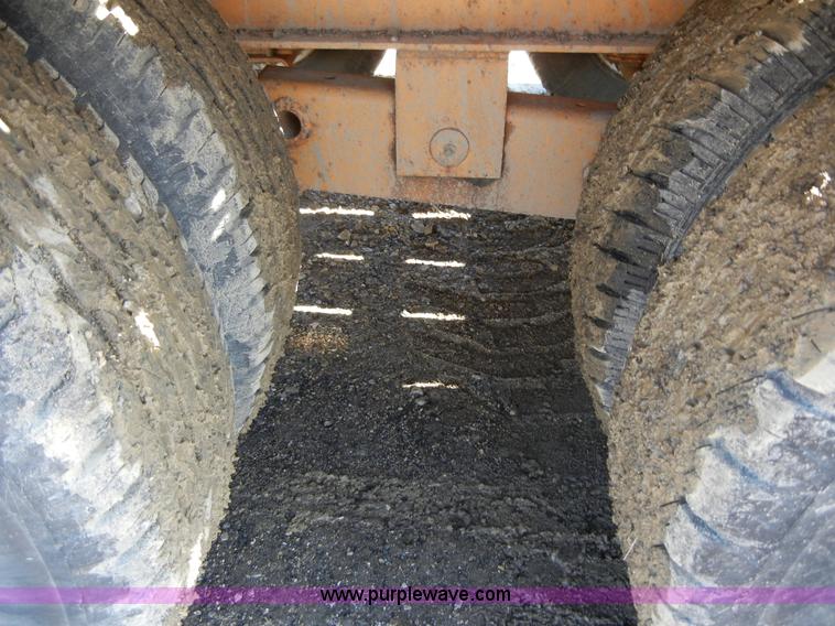 image for item 8542 2001 Redi Haul trailer