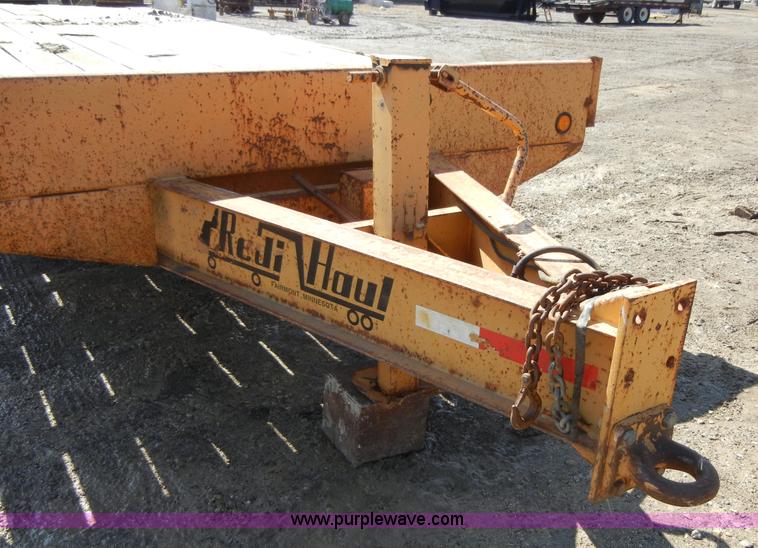 image for item 8542 2001 Redi Haul trailer