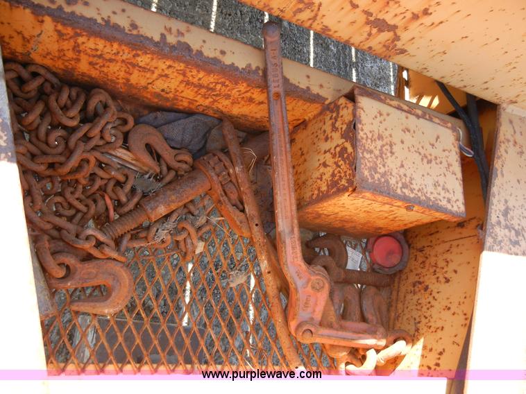 image for item 8542 2001 Redi Haul trailer