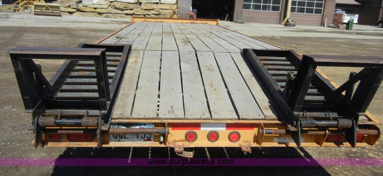 image for item 8542 2001 Redi Haul trailer