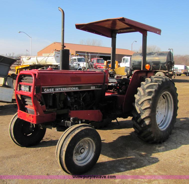 image for item 8630 Case International 585 tractor