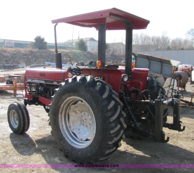 image for item 8630 Case International 585 tractor