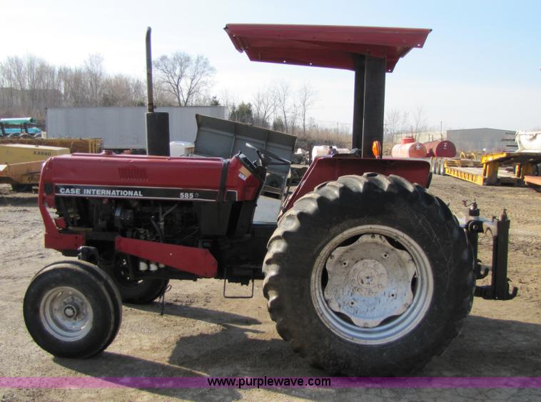 image for item 8630 Case International 585 tractor