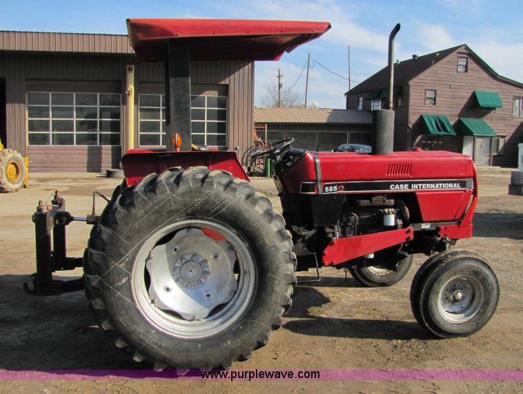 image for item 8630 Case International 585 tractor