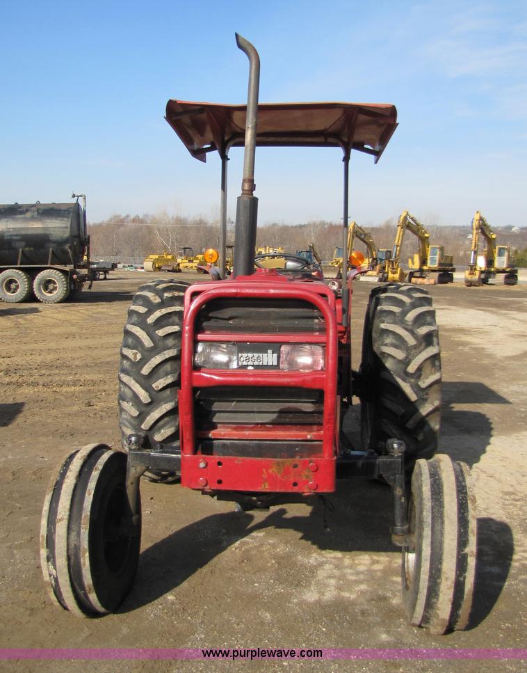 image for item 8630 Case International 585 tractor