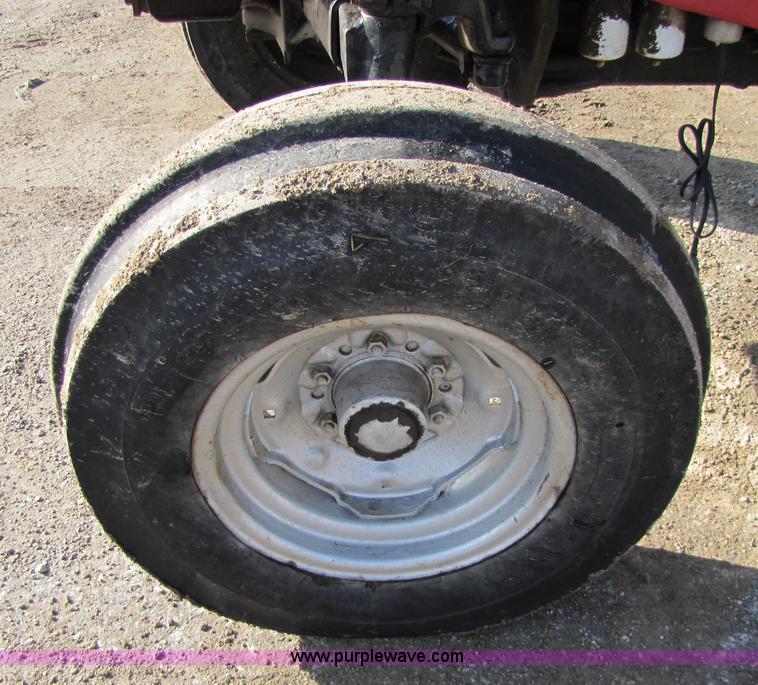 image for item 8630 Case International 585 tractor