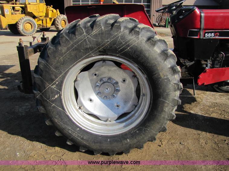image for item 8630 Case International 585 tractor