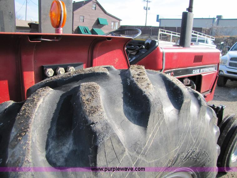 image for item 8630 Case International 585 tractor