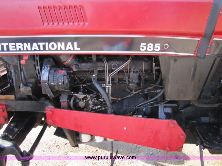 image for item 8630 Case International 585 tractor