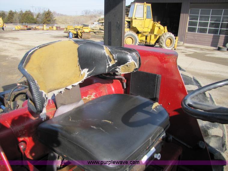 image for item 8630 Case International 585 tractor