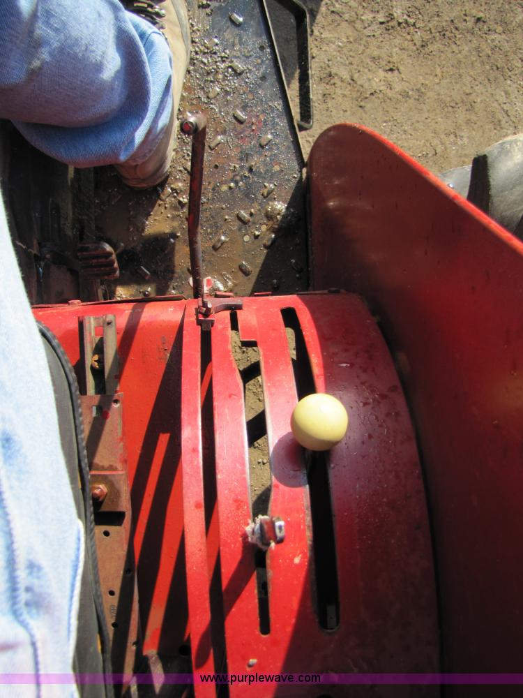 image for item 8630 Case International 585 tractor