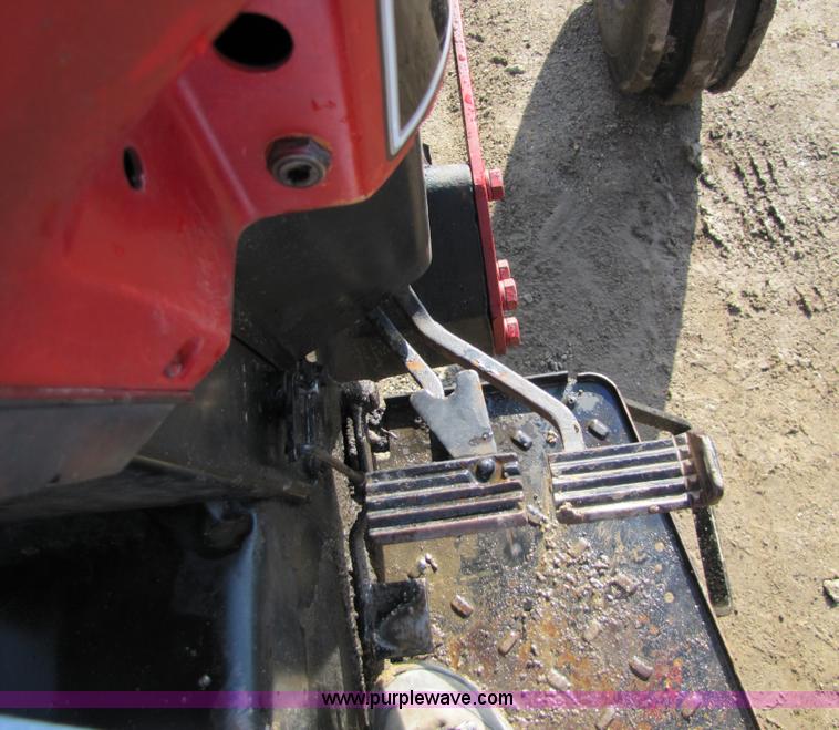 image for item 8630 Case International 585 tractor